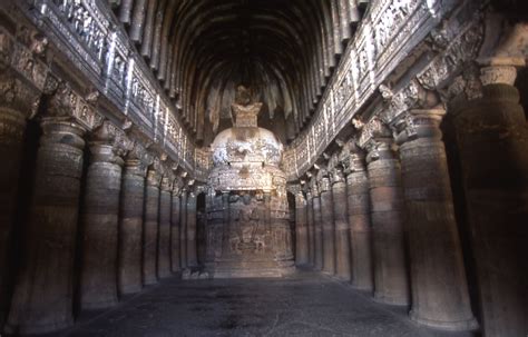 Der Bau des Ajanta-Höhlenkomplexes: Buddhismus trifft Kunst und Architektur im 1. Jahrhundert n. Chr.