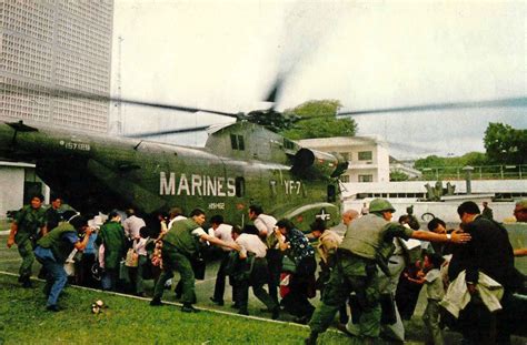 Der Fall von Saigon;  symbolische Niederlage des amerikanischen Imperialismus und Beginn einer neuen Ära für Vietnam.